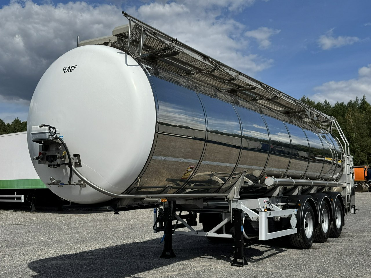 Lag Spożywcza Magyar Izolowana Webasto Pompa Elektryczna do Zrzutu - Semi-remorque citerne: photos 2 Lag Spożywcza Magyar Izolowana Webasto Pompa Elektryczna do Zrzutu - Semi-remorque citerne: photos 2