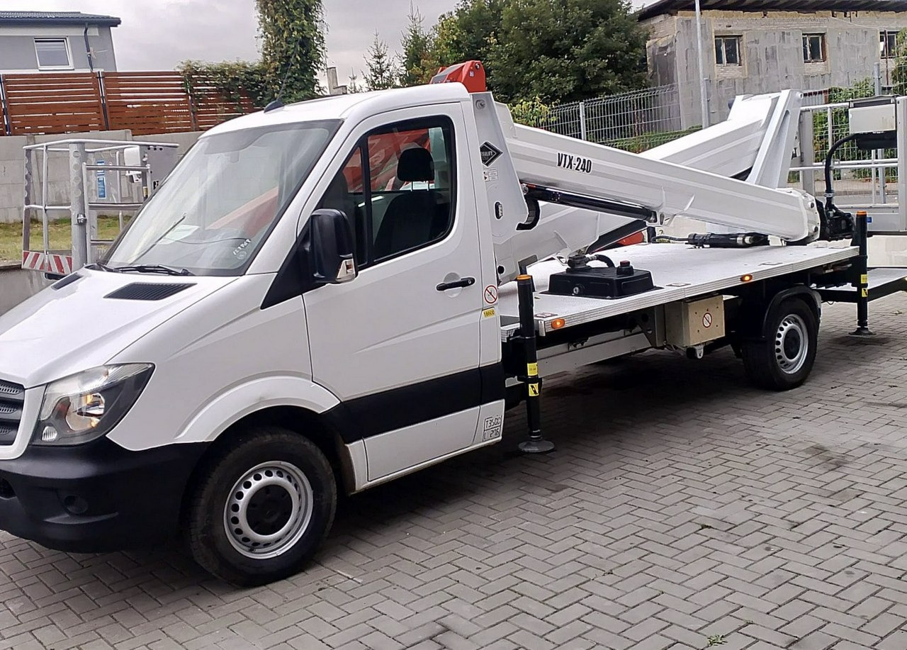 Mercedes Sprinter Zwyżka Podnośnik Koszowy VERSALIFT VTX-240 UDT - Camion avec nacelle: photos 1 Mercedes Sprinter Zwyżka Podnośnik Koszowy VERSALIFT VTX-240 UDT - Camion avec nacelle: photos 1
