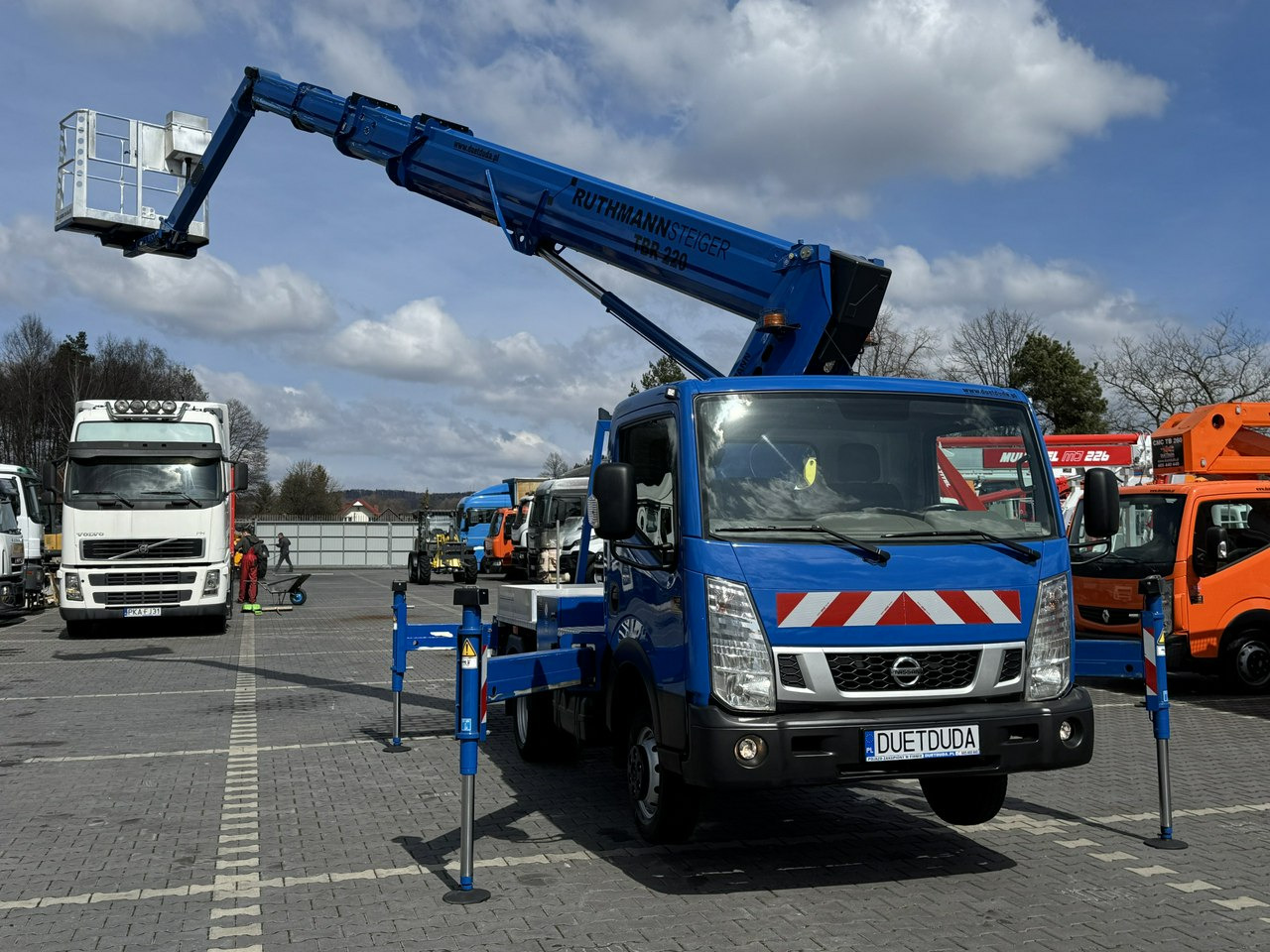 Nissan Cabstar - Camion avec nacelle: photos 2 Nissan Cabstar - Camion avec nacelle: photos 2