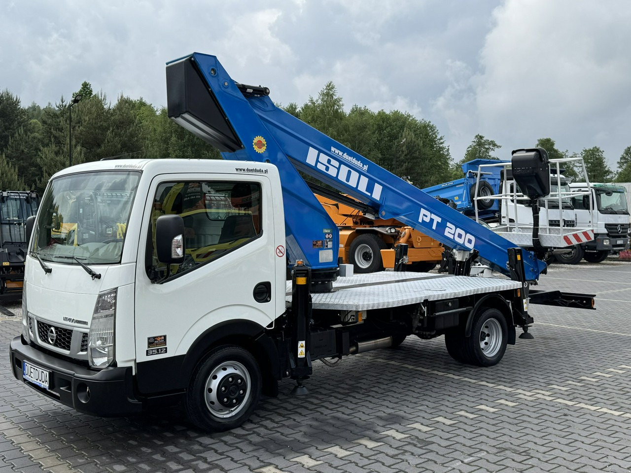 Nissan Cabstar - Camion avec nacelle: photos 3 Nissan Cabstar - Camion avec nacelle: photos 3
