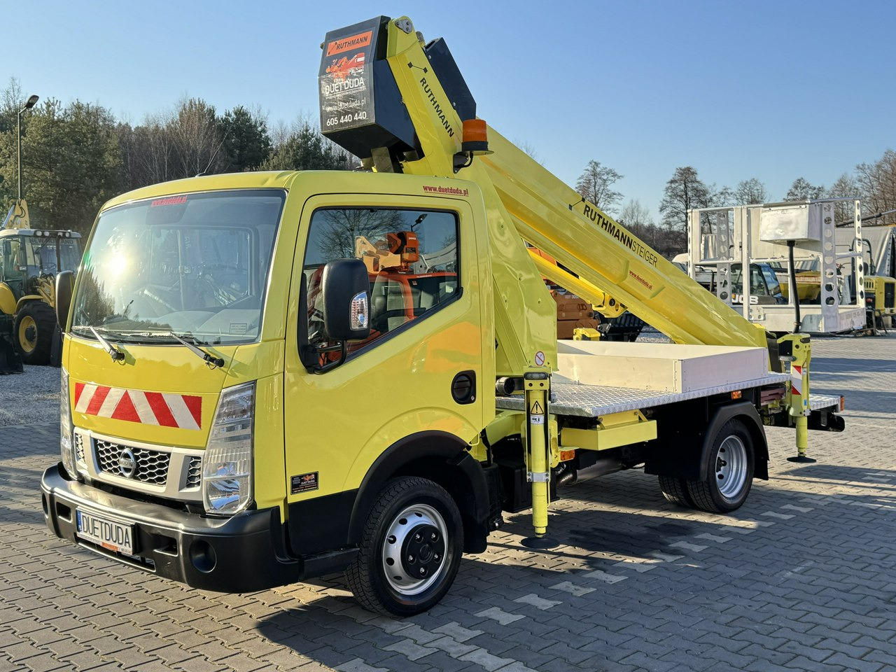 Nissan Cabstar - Camion avec nacelle: photos 4 Nissan Cabstar - Camion avec nacelle: photos 4