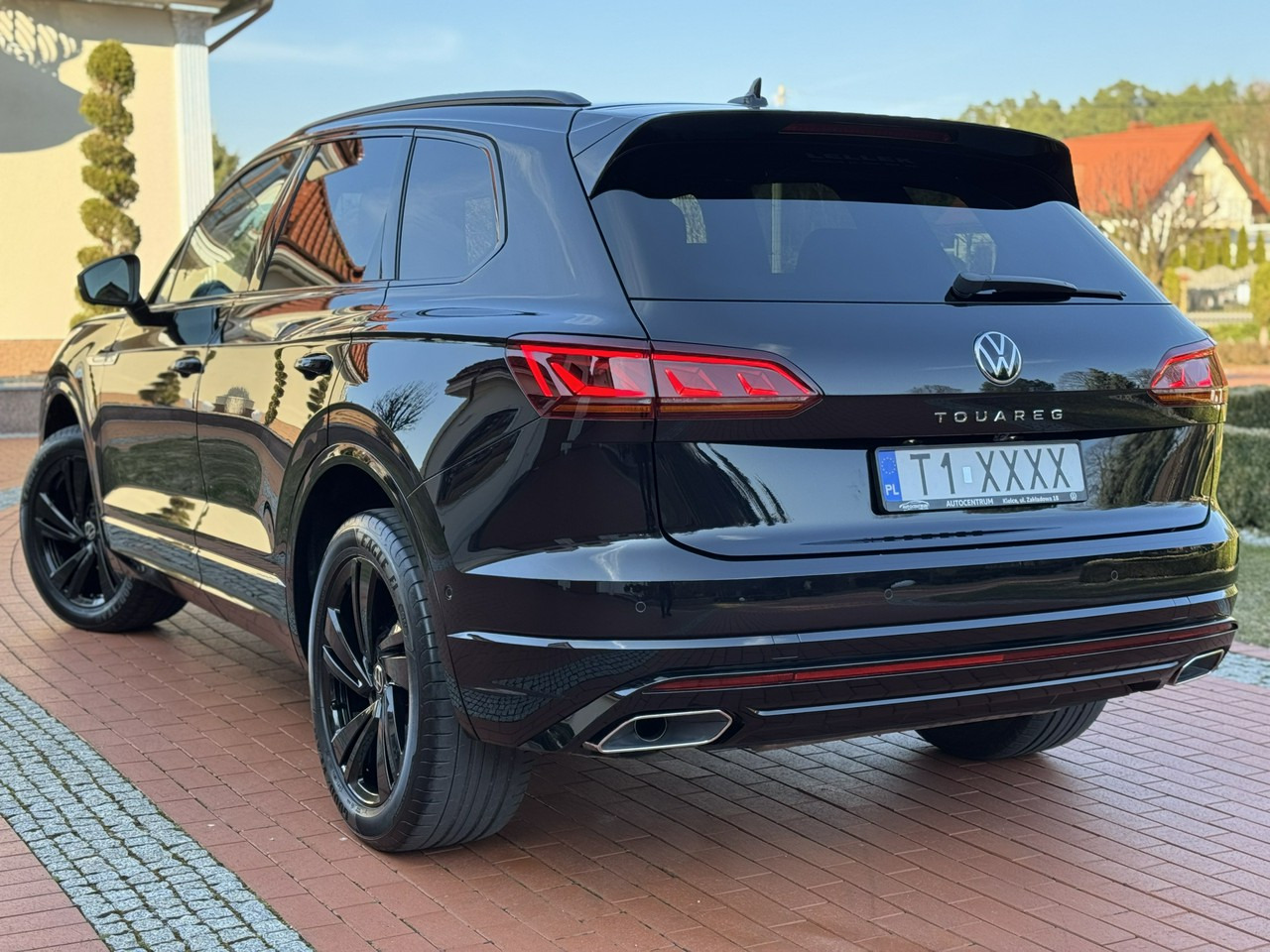 SUV Volkswagen Touareg: photos 20