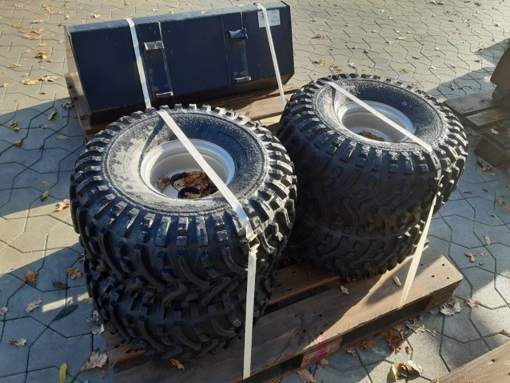 GiANT Reifensatz SK201D 22x11-8 - Pneu pour Engins de chantier: photos 3 GiANT Reifensatz SK201D 22x11-8 - Pneu pour Engins de chantier: photos 3