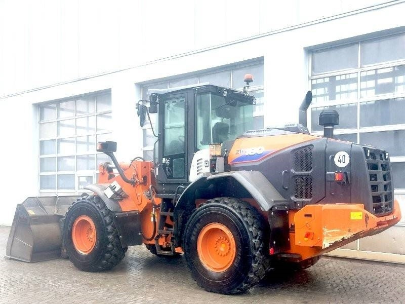 Hitachi ZW 180-6 - Chargeuse sur pneus: photos 3 Hitachi ZW 180-6 - Chargeuse sur pneus: photos 3