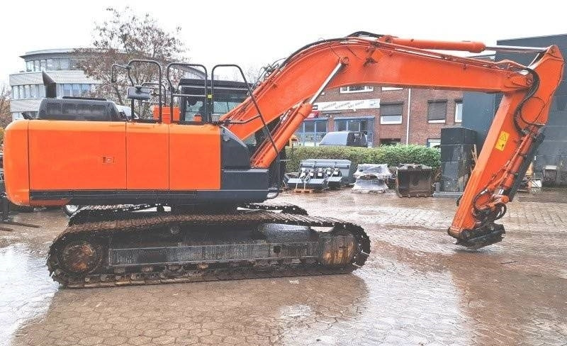 Hitachi ZX 210 LC-6 - Pelle sur chenille: photos 4 Hitachi ZX 210 LC-6 - Pelle sur chenille: photos 4