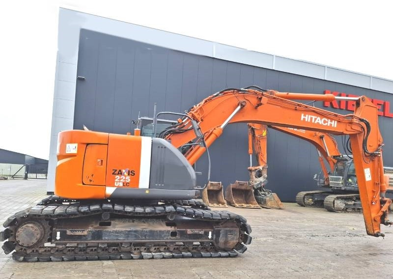 Hitachi ZX 225 USLC-3 - Pelle sur chenille: photos 5 Hitachi ZX 225 USLC-3 - Pelle sur chenille: photos 5