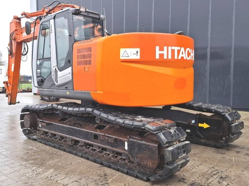 Hitachi ZX 225 USLC-3 - Pelle sur chenille: photos 3 Hitachi ZX 225 USLC-3 - Pelle sur chenille: photos 3