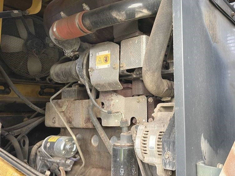 Komatsu WA 200 PT-5 - Chargeuse sur pneus: photos 5 Komatsu WA 200 PT-5 - Chargeuse sur pneus: photos 5