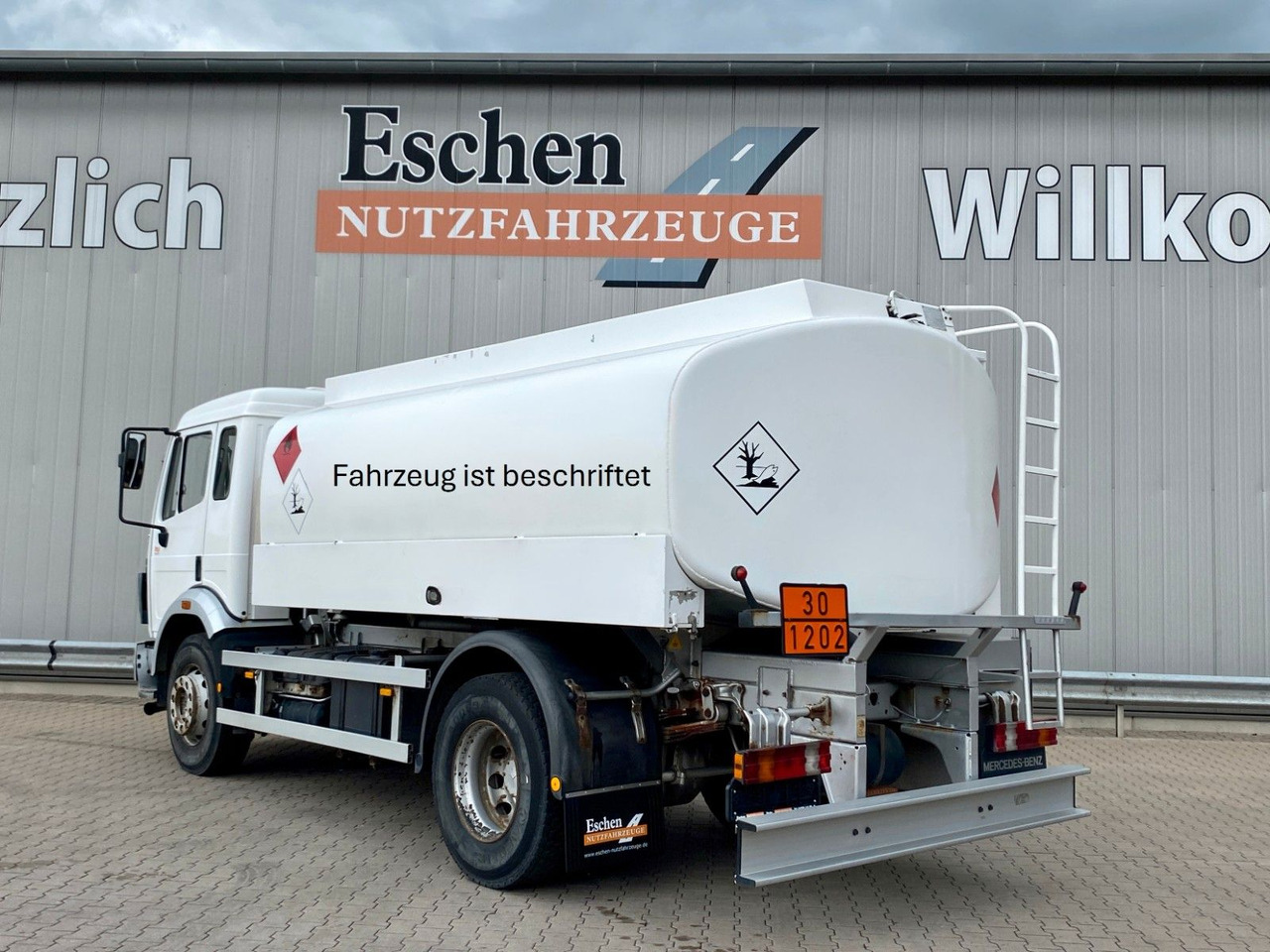 Mercedes-Benz 1820 SK | Speier A3*2x Kammern*13.700ltr*Navi - Camion citerne: photos 3 Mercedes-Benz 1820 SK | Speier A3*2x Kammern*13.700ltr*Navi - Camion citerne: photos 3