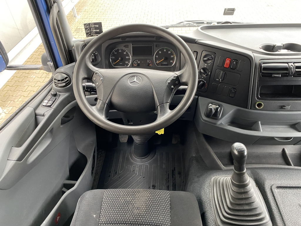 Camion plateau Mercedes-Benz 1829 LL Axor: photos 17