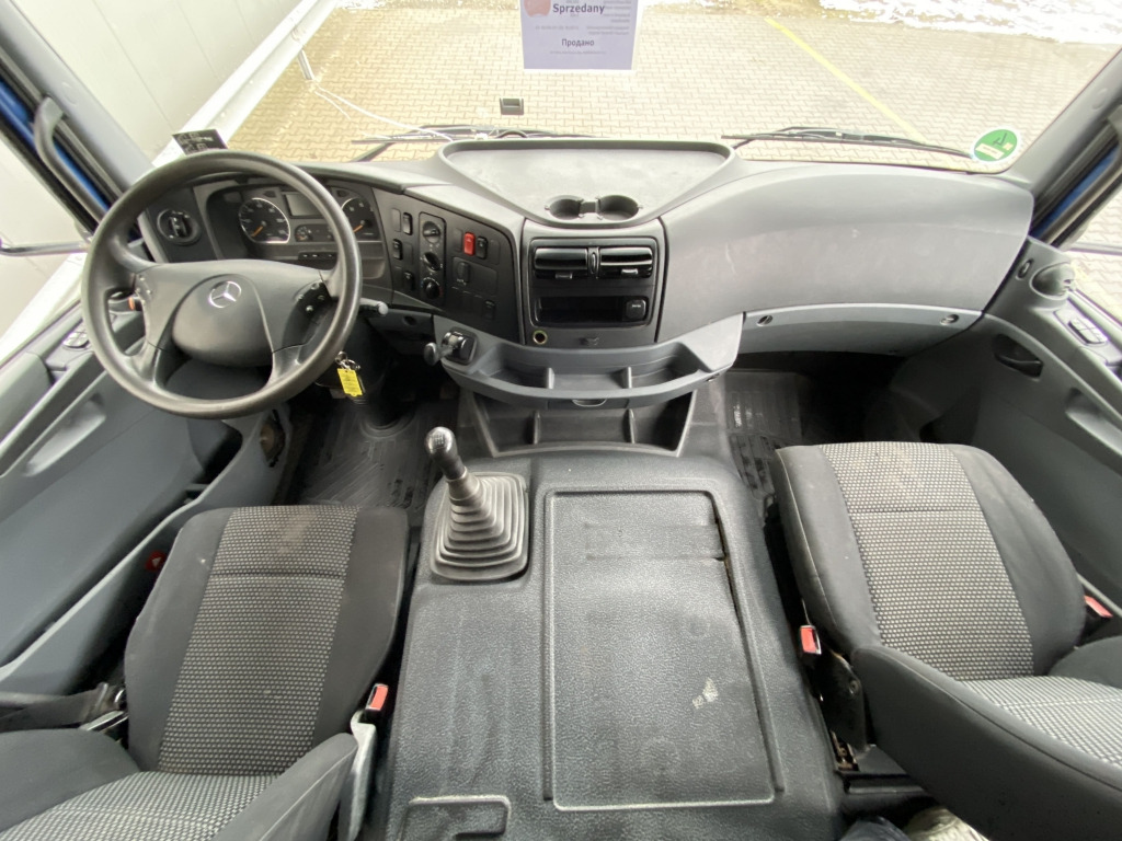 Camion plateau Mercedes-Benz 1829 LL Axor: photos 16