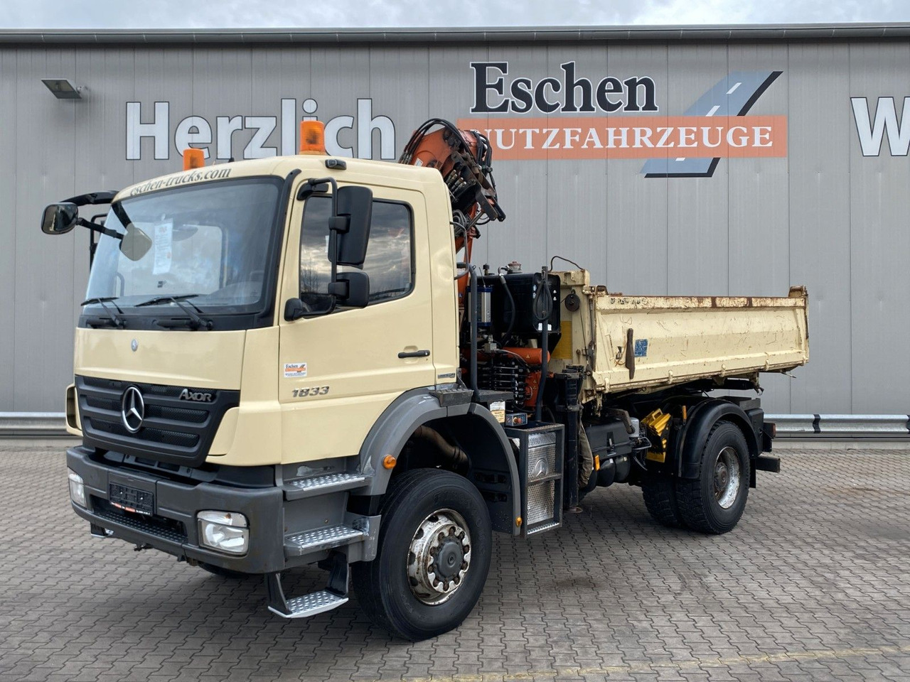 Mercedes-Benz 1833 4x4 Axor | Atlas 105.2-A2*Funk*AHK*3 Sitze - Camion benne, Camion grue: photos 1 Mercedes-Benz 1833 4x4 Axor | Atlas 105.2-A2*Funk*AHK*3 Sitze - Camion benne, Camion grue: photos 1