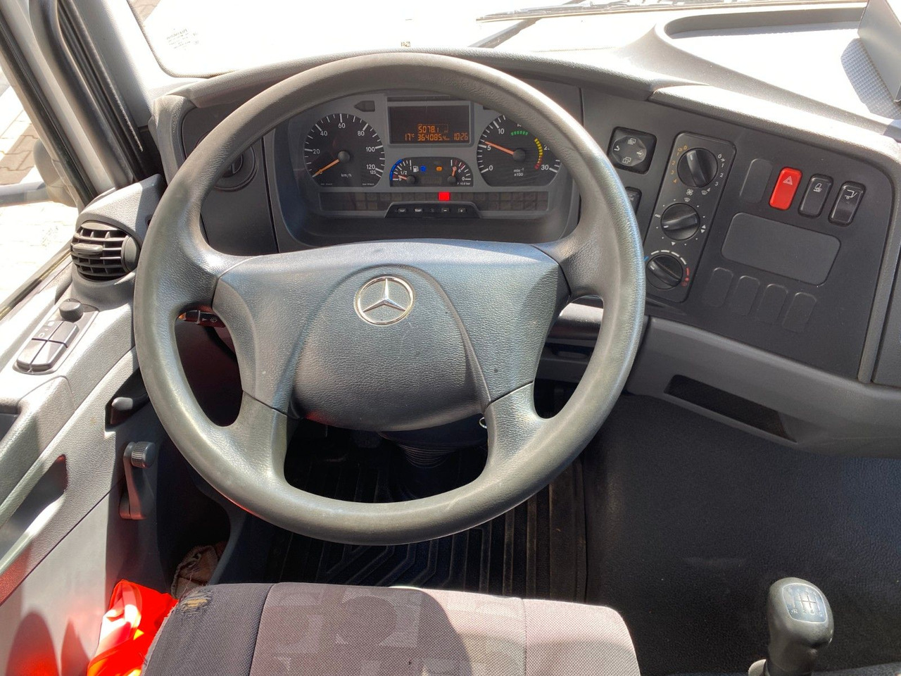 Fourgon grand volume Mercedes-Benz 818 Atego | MBB LBW 1,00to.*3x Sitze*AHK*Teppich: photos 18