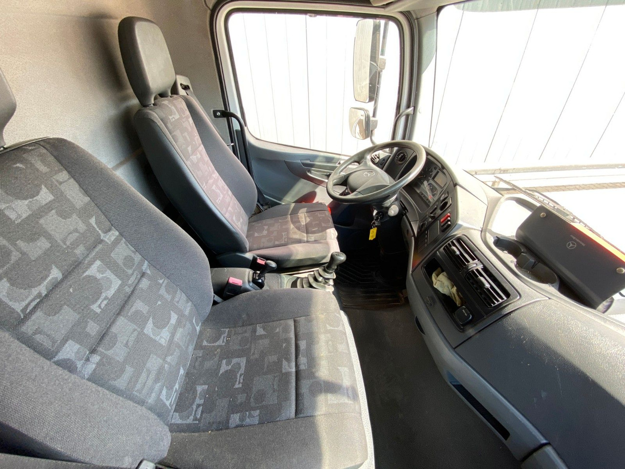 Fourgon grand volume Mercedes-Benz 818 Atego | MBB LBW 1,00to.*3x Sitze*AHK*Teppich: photos 17