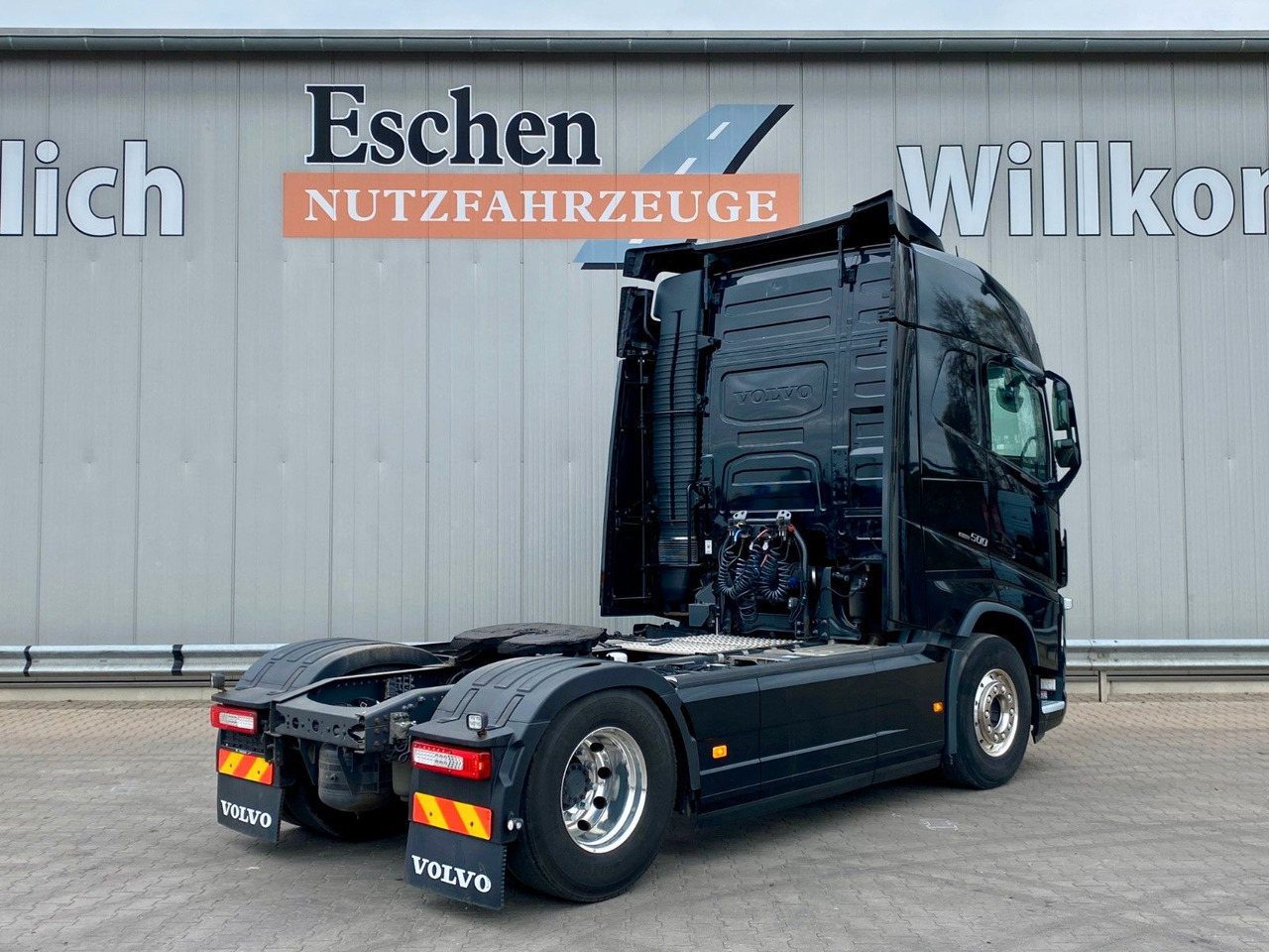 Volvo FH 500 Globetrotter| I-Park-Cool*2x Tank*Spoiler - Tracteur routier: photos 3 Volvo FH 500 Globetrotter| I-Park-Cool*2x Tank*Spoiler - Tracteur routier: photos 3