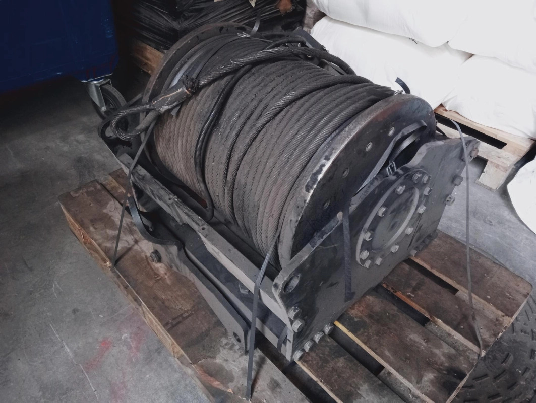 Cabrestante de elevación BREVINI V40/L (VR910) - Treuil: photos 1 Cabrestante de elevación BREVINI V40/L (VR910) - Treuil: photos 1