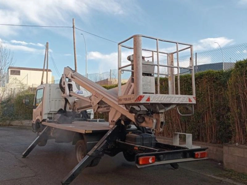 MULTITEL NISSAN NT 400 + HX 195 - Camion avec nacelle: photos 4 MULTITEL NISSAN NT 400 + HX 195 - Camion avec nacelle: photos 4