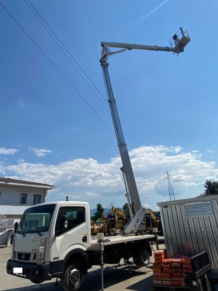 MULTITEL NISSAN NT 400 + MX 250 - Camion avec nacelle: photos 5 MULTITEL NISSAN NT 400 + MX 250 - Camion avec nacelle: photos 5