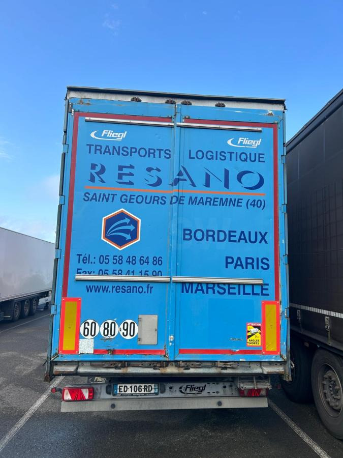 Fliegl - Semi-remorque rideaux coulissants: photos 5 Fliegl - Semi-remorque rideaux coulissants: photos 5