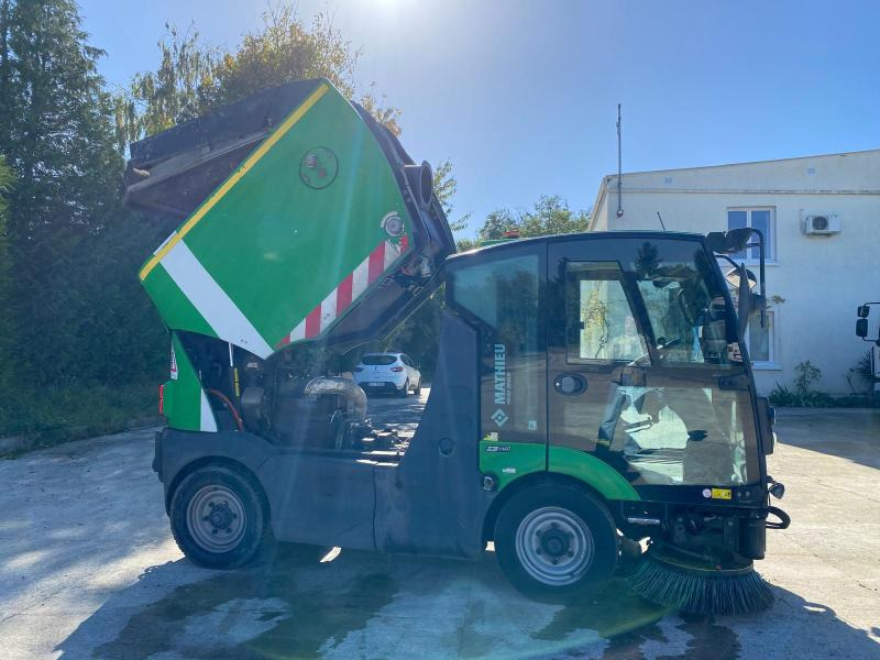 Mathieu Azura MC210 - Balayeuse de voirie: photos 3 Mathieu Azura MC210 - Balayeuse de voirie: photos 3