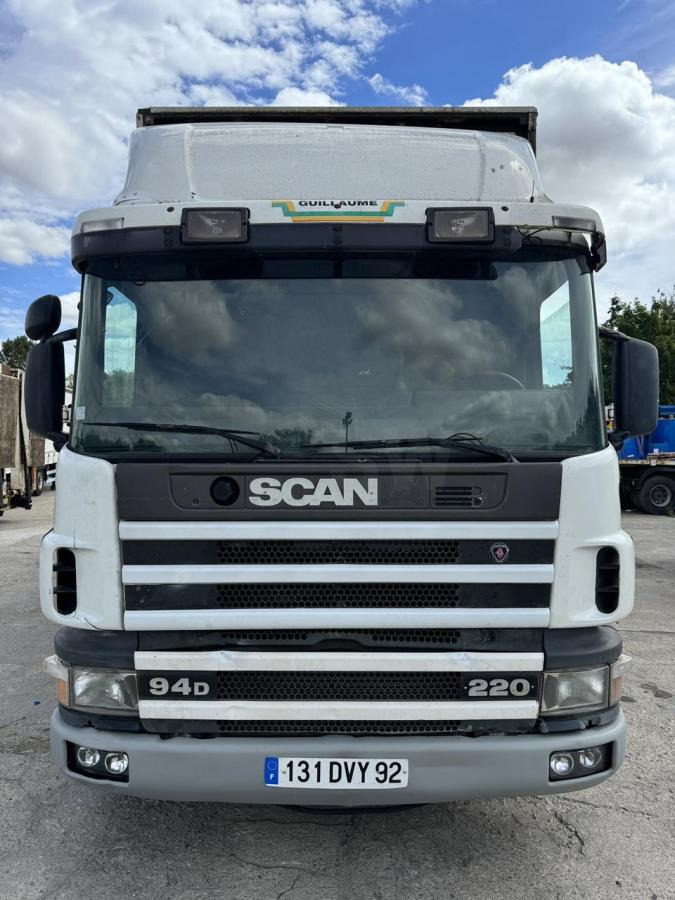 Scania 94 D220 - Camion à rideaux coulissants: photos 3 Scania 94 D220 - Camion à rideaux coulissants: photos 3