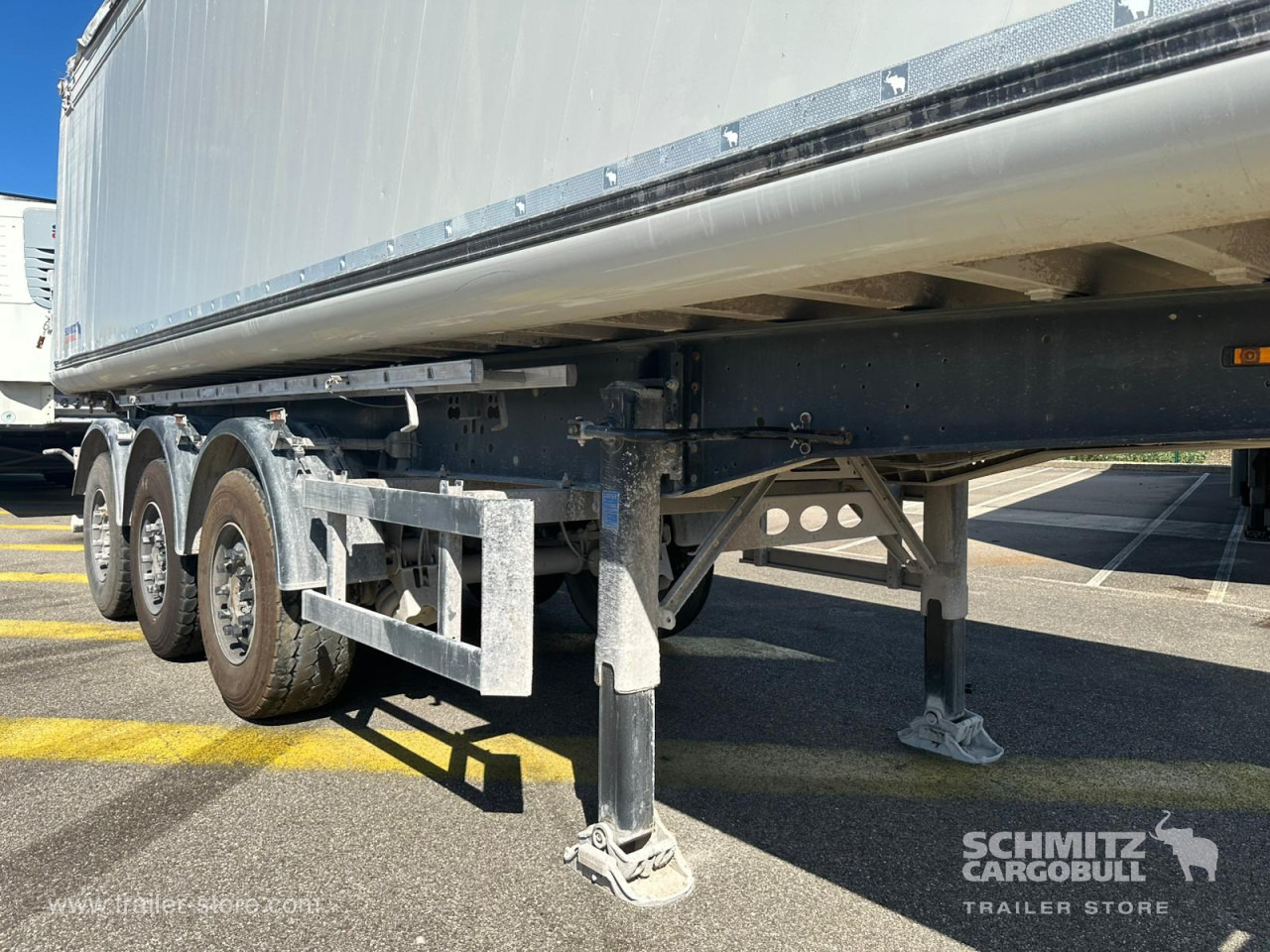 SCHMITZ Tipper Alu-square sided body 39m³ - Semi-remorque benne: photos 4 SCHMITZ Tipper Alu-square sided body 39m³ - Semi-remorque benne: photos 4