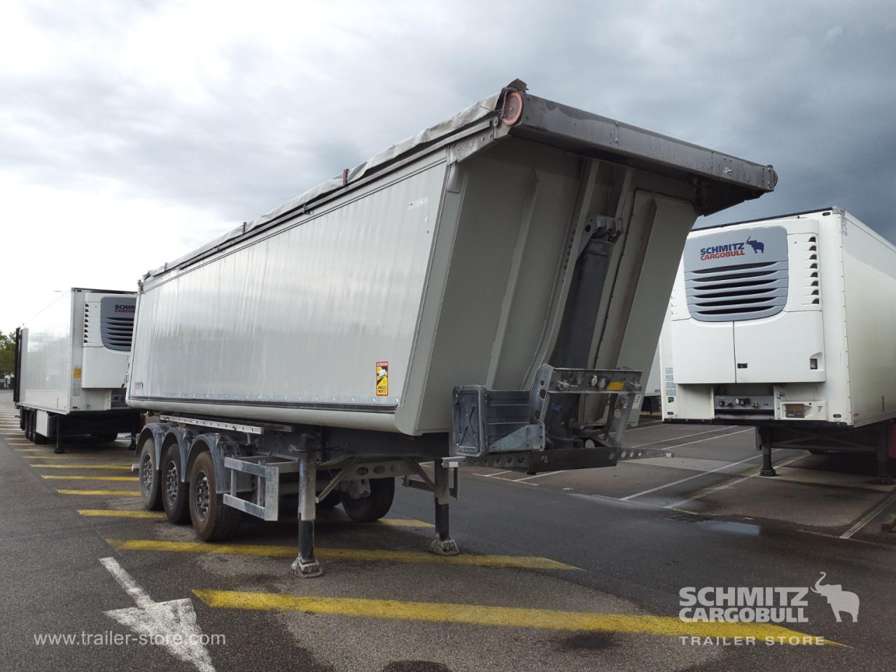 SCHMITZ Tipper Alu-square sided body 39m³ - Semi-remorque benne: photos 1 SCHMITZ Tipper Alu-square sided body 39m³ - Semi-remorque benne: photos 1