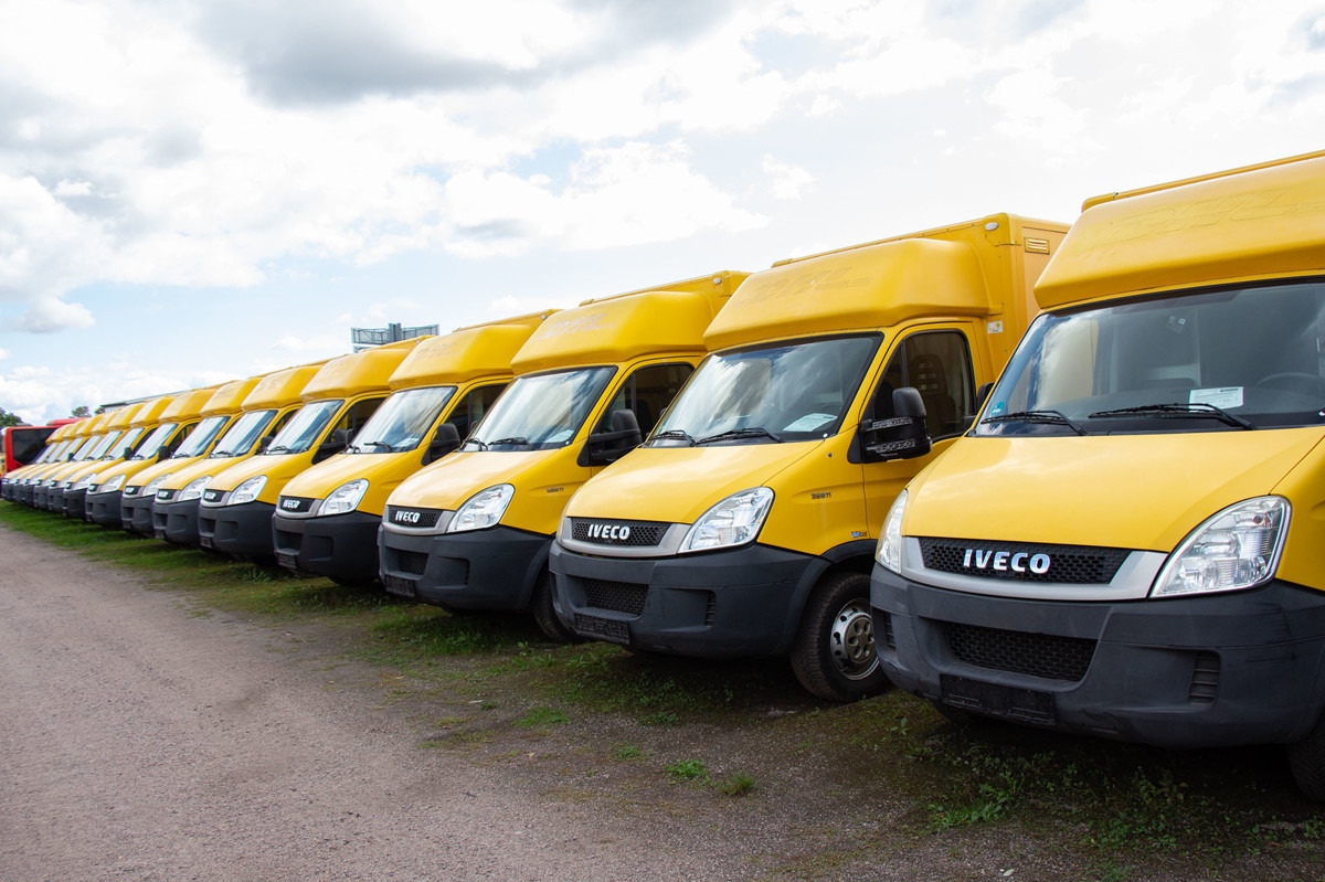 IVECO Daily 35 S11 C30C AUTOMATIK KAMERA MAXI Regale D - Fourgon grand volume: photos 1 IVECO Daily 35 S11 C30C AUTOMATIK KAMERA MAXI Regale D - Fourgon grand volume: photos 1