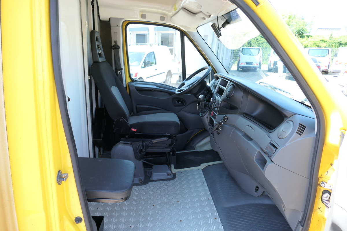 IVECO Daily 35 S11 C30C AUTOMATIK KAMERA Regale LUFT D - Fourgon grand volume: photos 5 IVECO Daily 35 S11 C30C AUTOMATIK KAMERA Regale LUFT D - Fourgon grand volume: photos 5