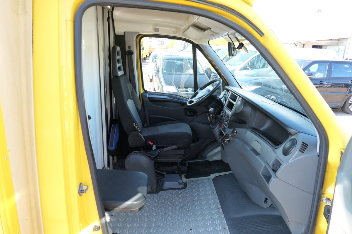 IVECO Daily 35 S11 C30C AUTOMATIK KAMERA Regale LUFT D - Fourgon grand volume: photos 5 IVECO Daily 35 S11 C30C AUTOMATIK KAMERA Regale LUFT D - Fourgon grand volume: photos 5