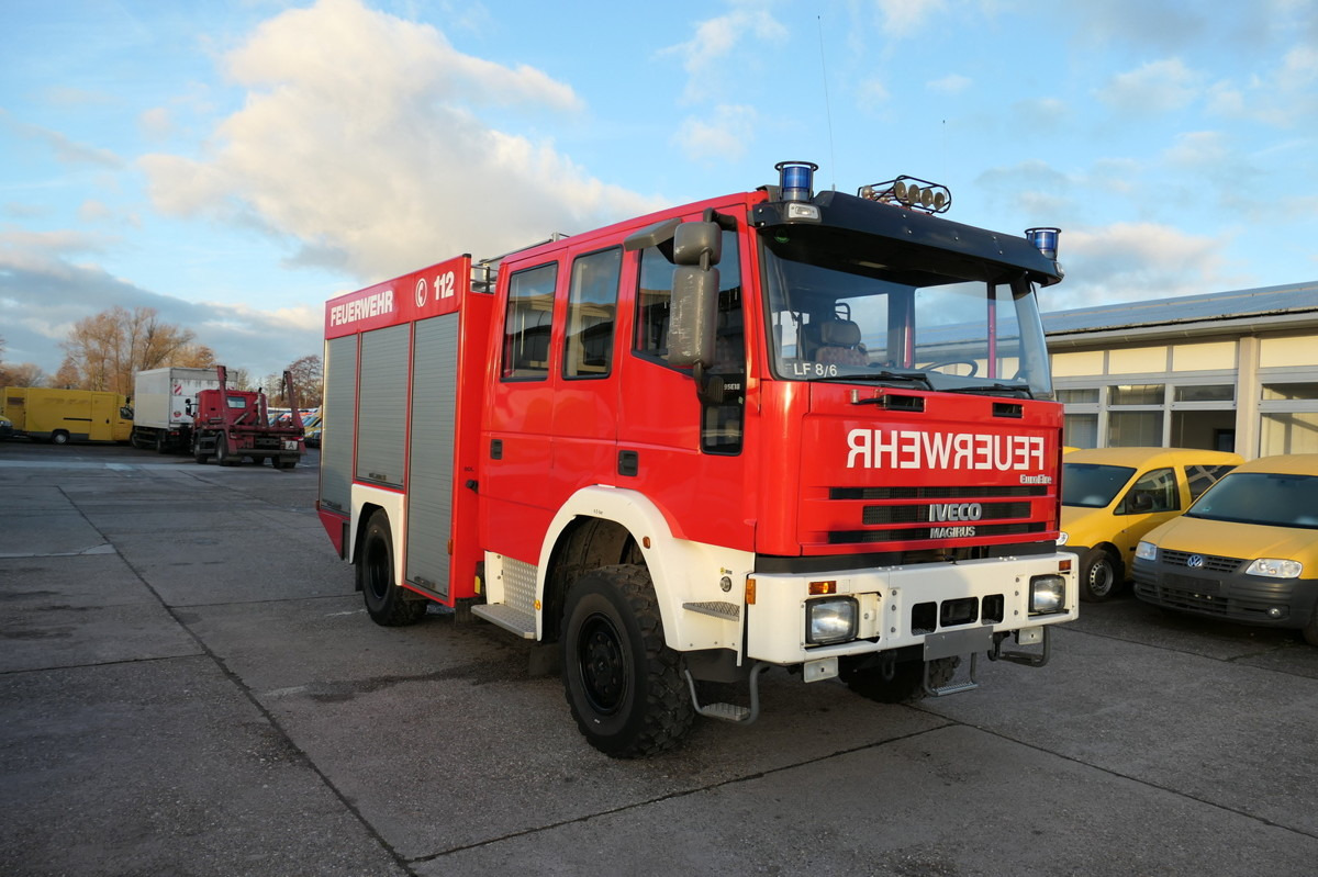 IVECO FF 95 E LF 8 DoKa AHK 4X4 SFZ FEUERWEHR Einzelbe - Camion de pompier: photos 1 IVECO FF 95 E LF 8 DoKa AHK 4X4 SFZ FEUERWEHR Einzelbe - Camion de pompier: photos 1