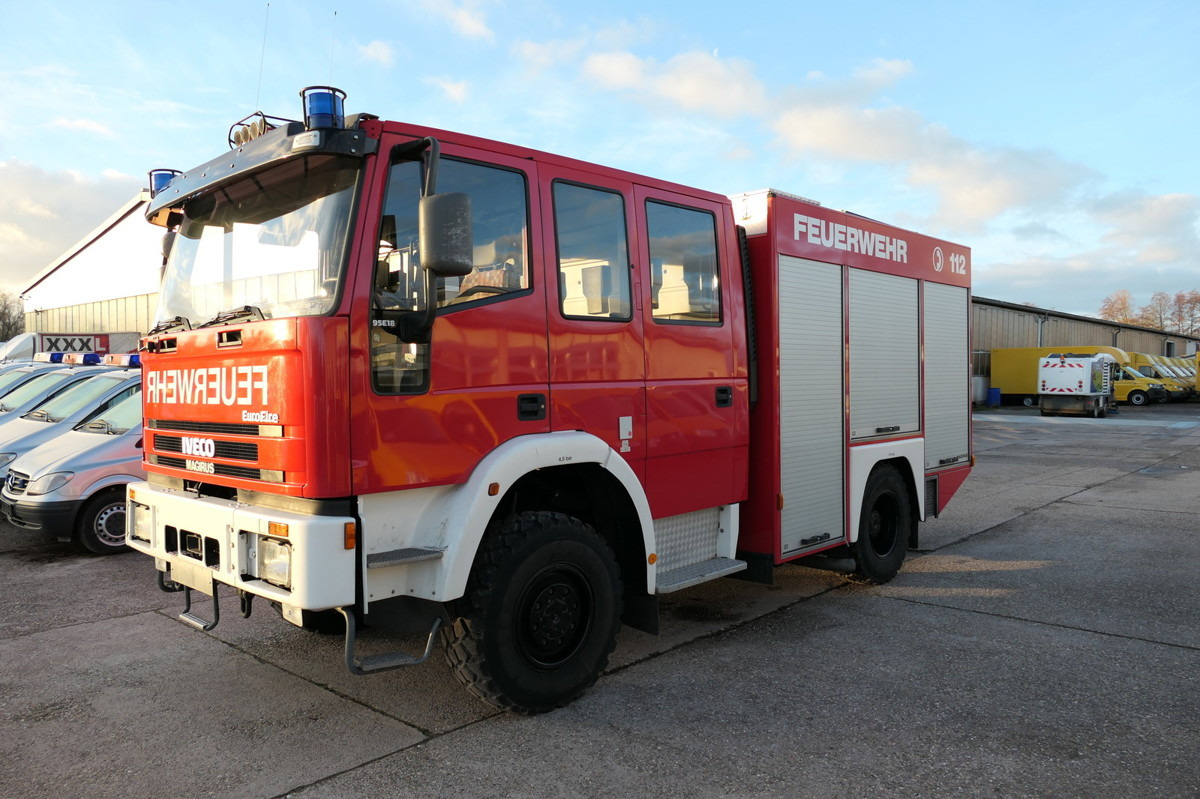 IVECO FF 95 E LF 8 DoKa AHK 4X4 SFZ FEUERWEHR Einzelbe - Camion de pompier: photos 2 IVECO FF 95 E LF 8 DoKa AHK 4X4 SFZ FEUERWEHR Einzelbe - Camion de pompier: photos 2
