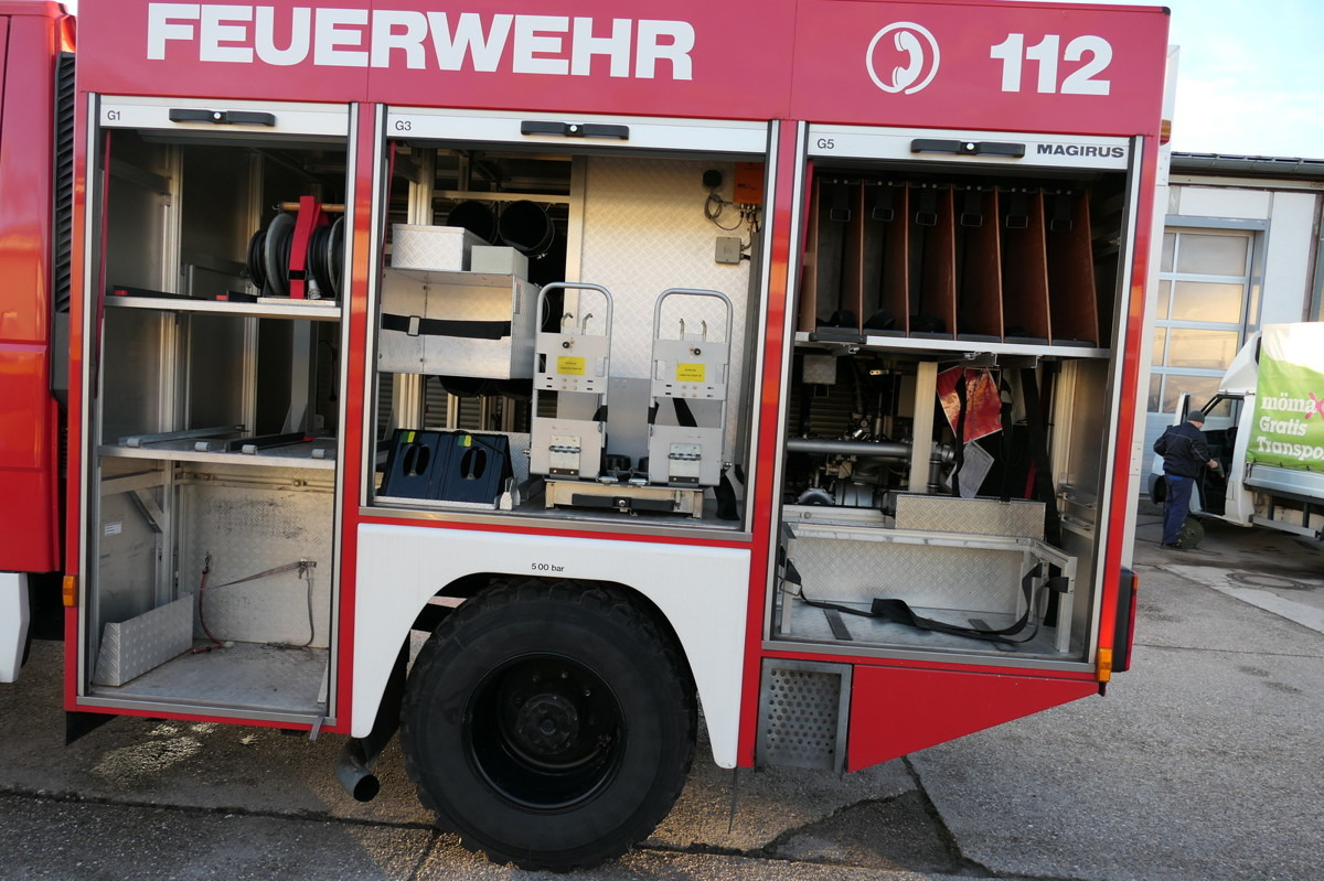 IVECO FF 95 E LF 8 DoKa AHK 4X4 SFZ FEUERWEHR Einzelbe - Camion de pompier: photos 5 IVECO FF 95 E LF 8 DoKa AHK 4X4 SFZ FEUERWEHR Einzelbe - Camion de pompier: photos 5