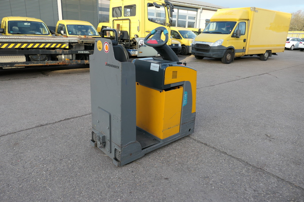 JUNGHEINRICH EZS 130 Schlepper Batterie 06/2021 - Chariot tracteur: photos 3 JUNGHEINRICH EZS 130 Schlepper Batterie 06/2021 - Chariot tracteur: photos 3