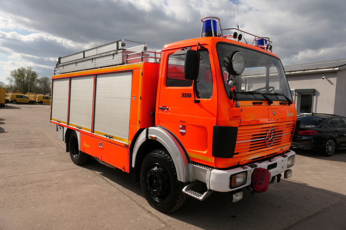 MERCEDES-BENZ 1019 AF Rüstwagen 4x4 TOP ZUSTAND - Camion de pompier: photos 3 MERCEDES-BENZ 1019 AF Rüstwagen 4x4 TOP ZUSTAND - Camion de pompier: photos 3