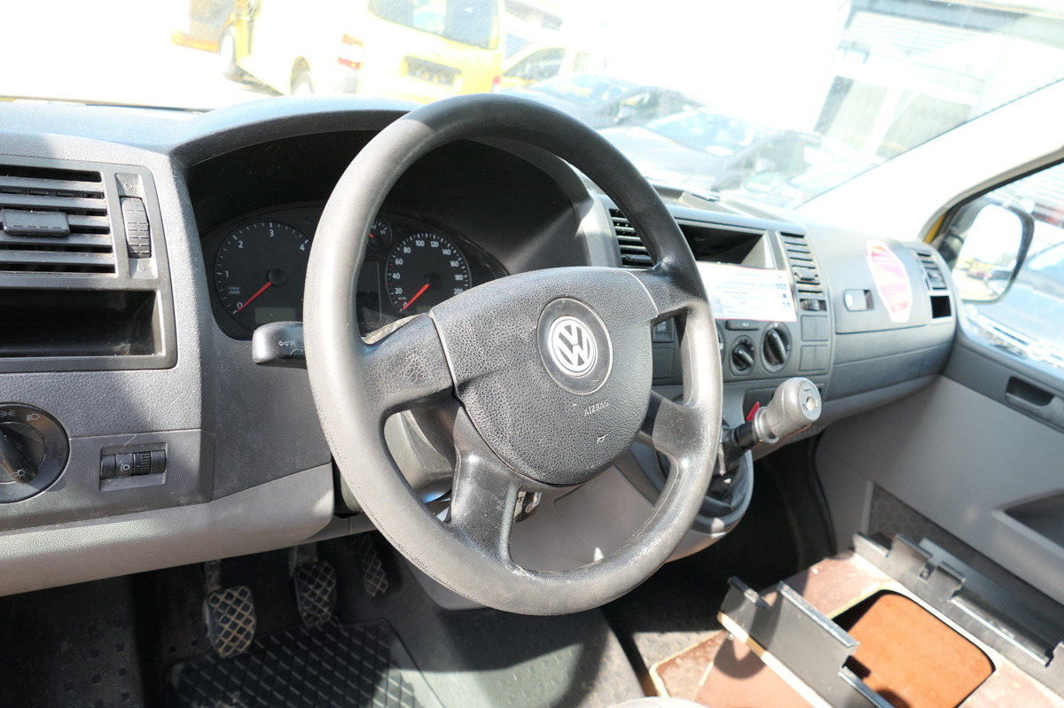 Photo d'intérieur 1: Fourgonnette VW T5 Transporter 1.9 TDI PARKTRONIK 2xSCHIEBETÜR
