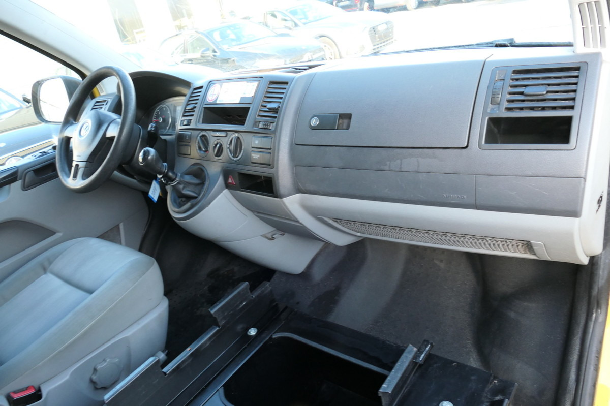 Photo d'intérieur 1: Fourgonnette VW T5 Transporter 2.0 TDI EURO-5 CoC 2xSCHIEBETÜR P Photo d'intérieur 1: Fourgonnette VW T5 Transporter 2.0 TDI EURO-5 CoC 2xSCHIEBETÜR P