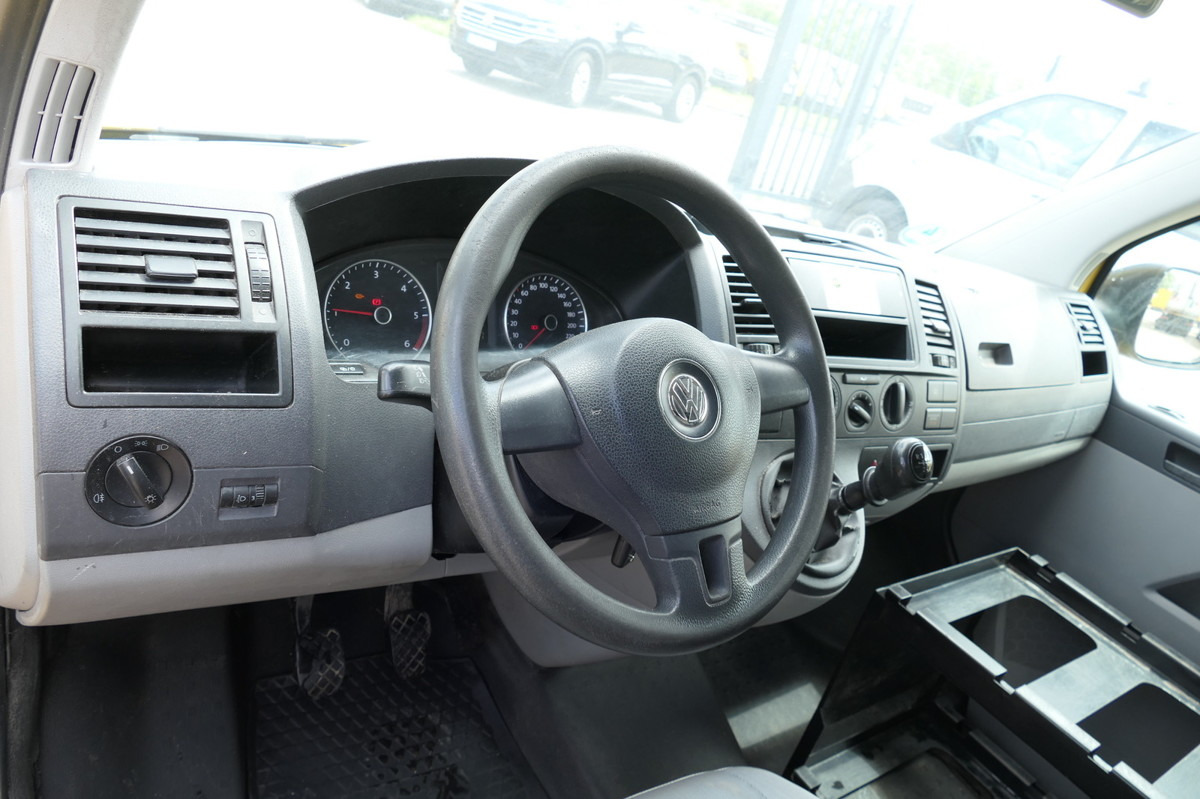 Photo d'intérieur 1: Fourgonnette VW T5 Transporter 2.0 TDI EURO-5 CoC PARKTRONIK