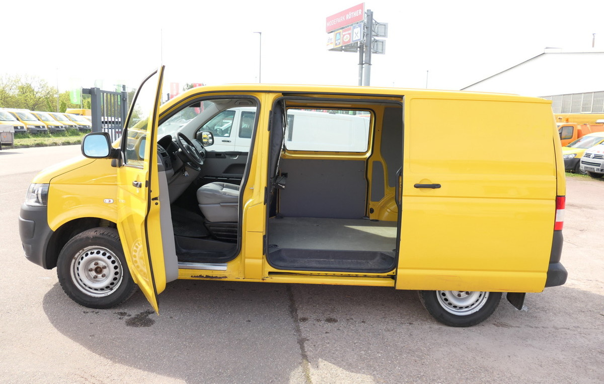 Photo d'intérieur 1: Fourgonnette VW T5 Transporter 2.0 TDI EURO-5 CoC PARKTRONIK