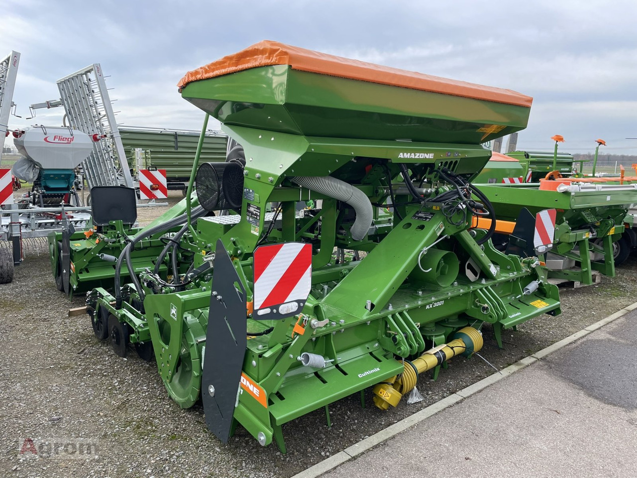 Amazone CENTAYA 3000 Spezial + KX 3001 - Combiné de semis: photos 1 Amazone CENTAYA 3000 Spezial + KX 3001 - Combiné de semis: photos 1
