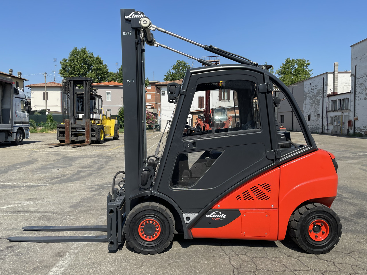 LINDE H 25 D - Chariot élévateur diesel: photos 2 LINDE H 25 D - Chariot élévateur diesel: photos 2