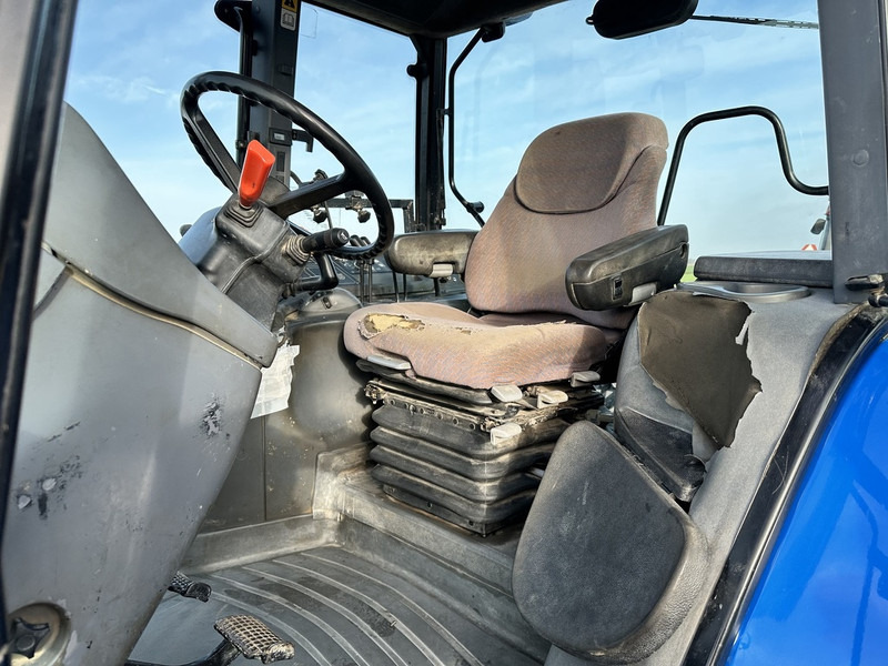 New Holland TM 115 - Tracteur agricole: photos 5 New Holland TM 115 - Tracteur agricole: photos 5