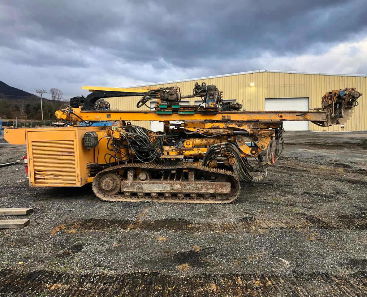 Klemm KR 806-3D - Mât de battage: photos 1 Klemm KR 806-3D - Mât de battage: photos 1