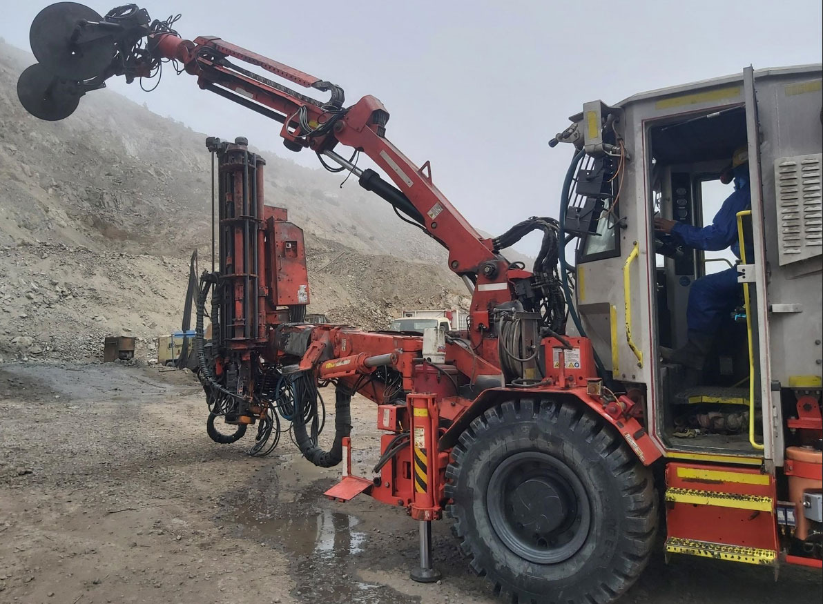 Sandvik DS411-C - Machine d'exploitation minière: photos 3 Sandvik DS411-C - Machine d'exploitation minière: photos 3