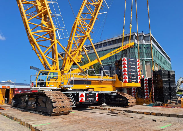 Terex Demag CC 3800-1 - Grue sur chenilles: photos 1 Terex Demag CC 3800-1 - Grue sur chenilles: photos 1