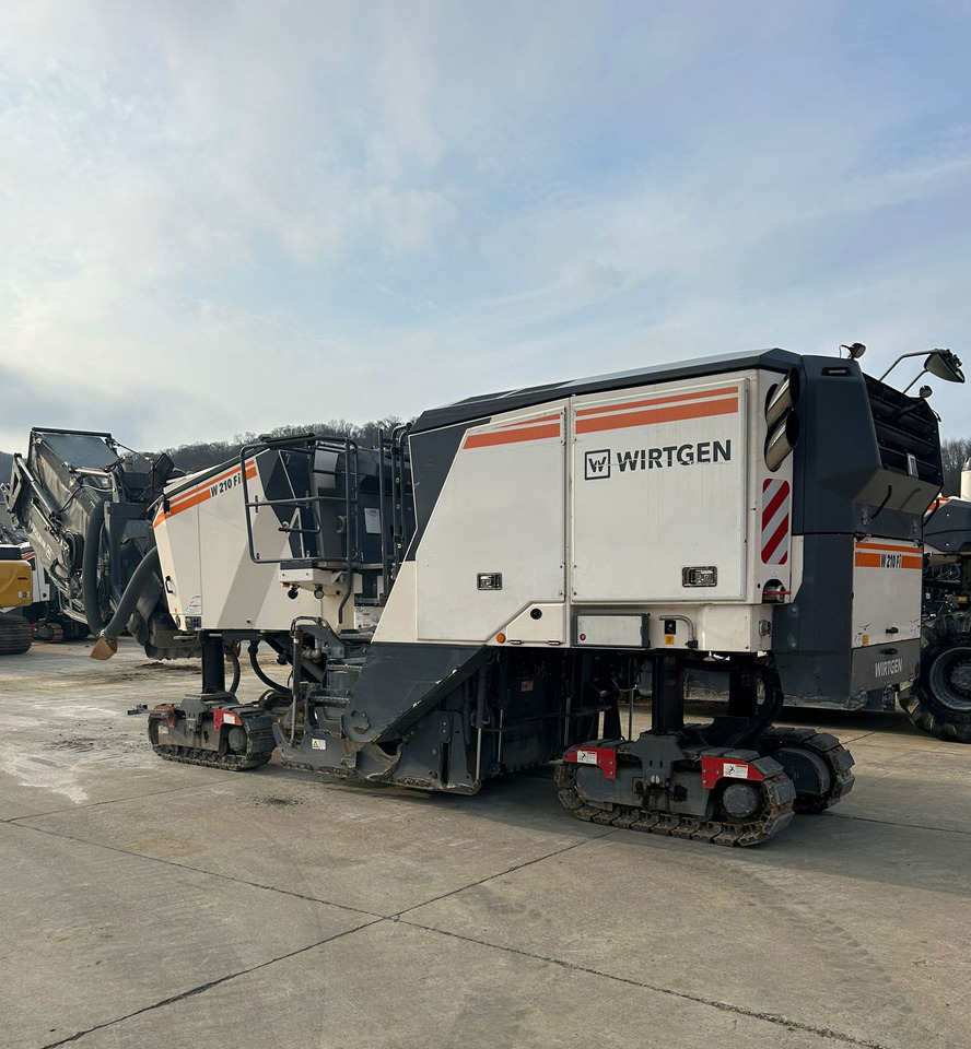 Wirtgen W 210 FI - Fraiseuse à froid: photos 4 Wirtgen W 210 FI - Fraiseuse à froid: photos 4