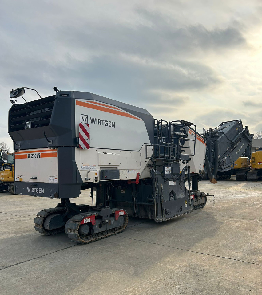 Wirtgen W 210 FI - Fraiseuse à froid: photos 5 Wirtgen W 210 FI - Fraiseuse à froid: photos 5
