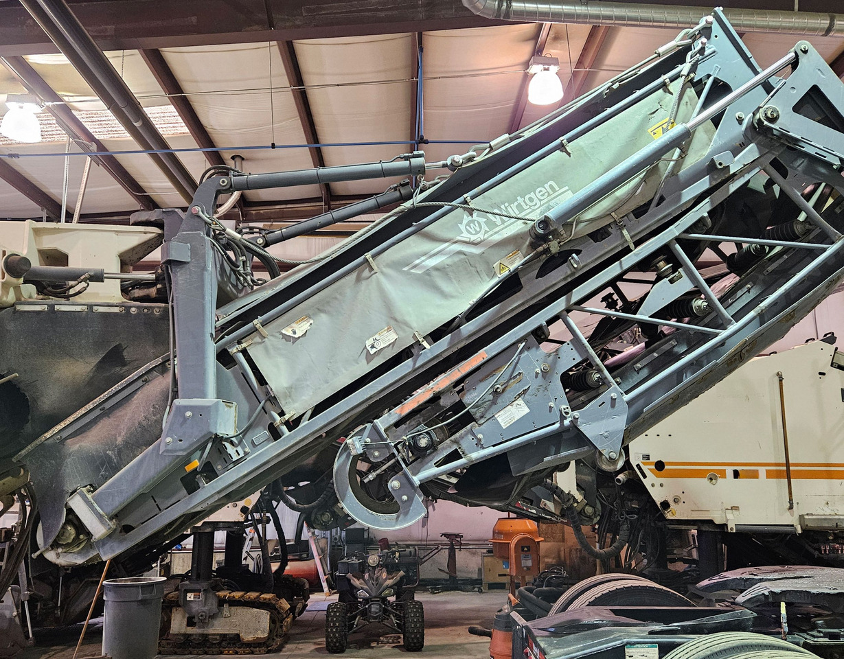 Wirtgen W 210 i - Fraiseuse à froid: photos 4 Wirtgen W 210 i - Fraiseuse à froid: photos 4