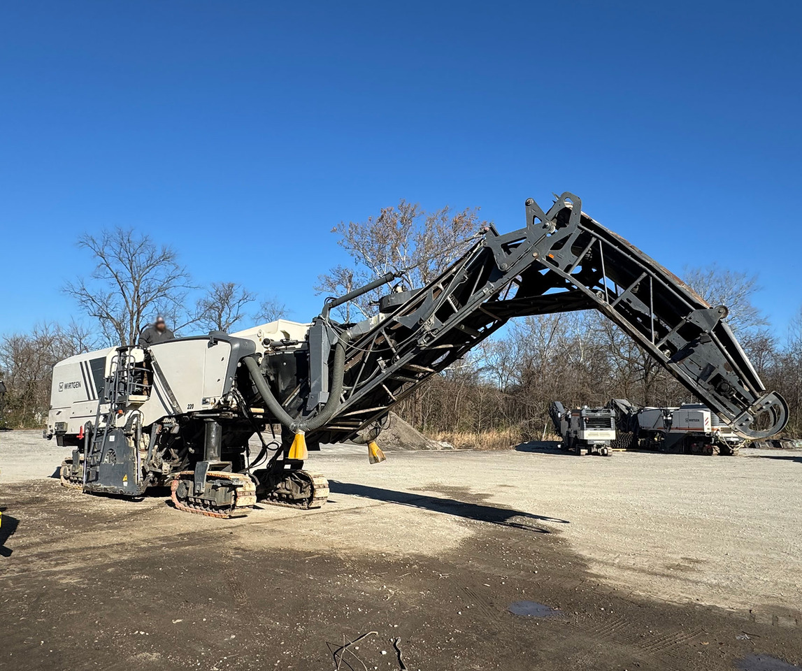 Wirtgen W 220 - Fraiseuse à froid: photos 1 Wirtgen W 220 - Fraiseuse à froid: photos 1