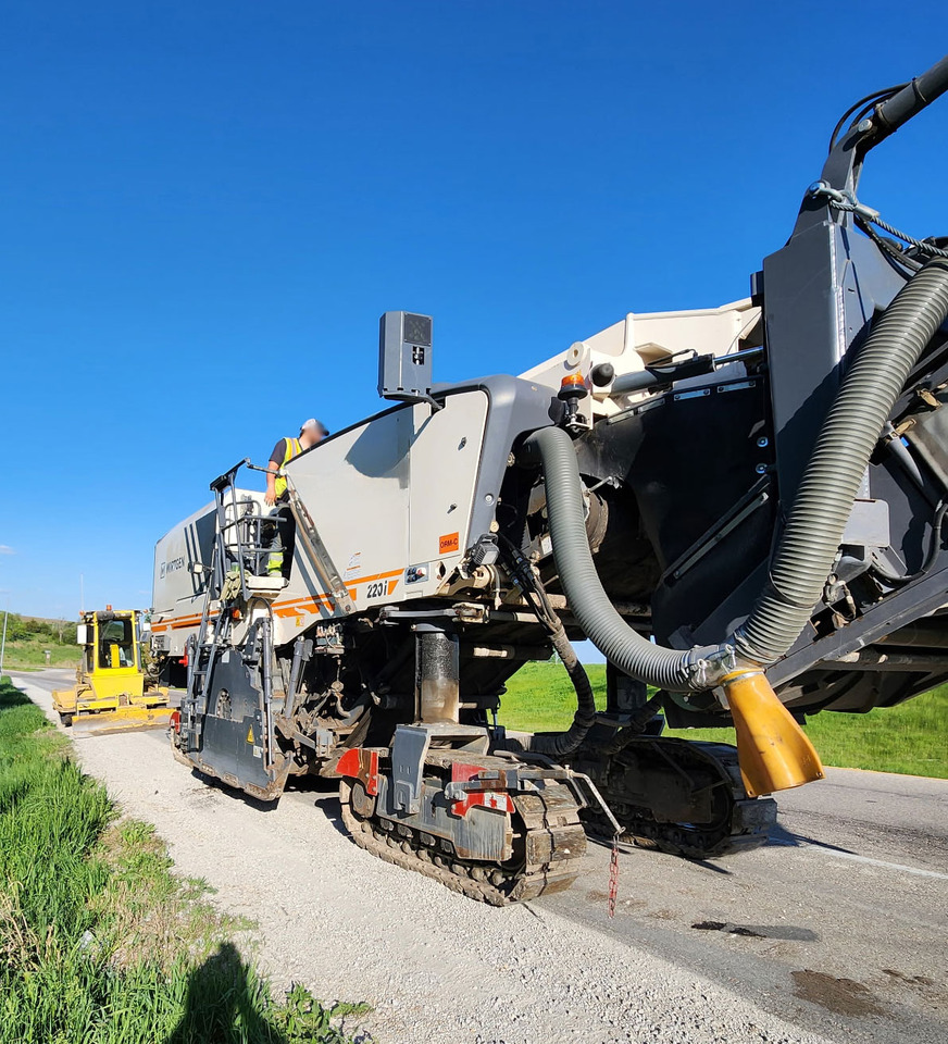 Wirtgen W 220 I - Fraiseuse à froid: photos 4 Wirtgen W 220 I - Fraiseuse à froid: photos 4